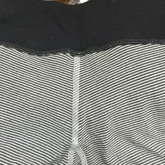 lululemon athletica Cropped Striped Wunder Under Tonka Capri Leggings size 4 - Picture 4 of 4